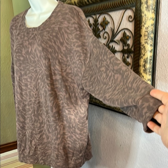 Athleta Brown Long Sleeve Oversized Sweatshirt- animal print Sz XL - Picture 6 of 9